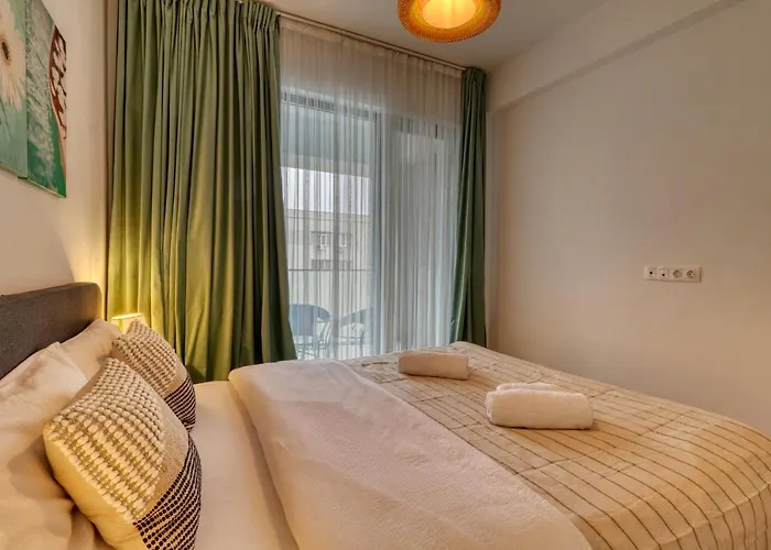 Relaxation Station: Cozy With Smart Features Near Ior Park Apartment