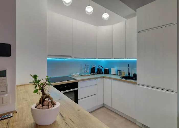 Relaxation Station: Cozy With Smart Features Near Ior Park *