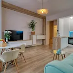 Relaxation Station - My Charming, Cosy&inviting - Smart Thermostat - Private Parking - Ior Park - Long Term Price Cuts Apartment
