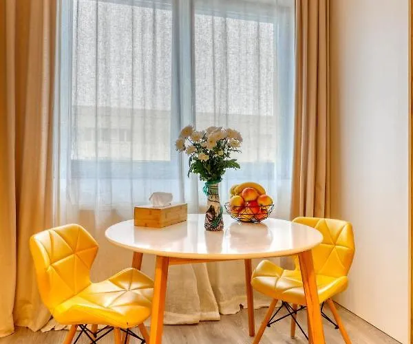 Relaxation Station - My Charming, Cosy&inviting - Smart Thermostat - Private Parking - Ior Park - Long Term Price Cuts 아파트 *