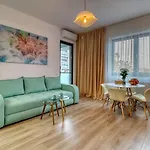 Апартаменты Relaxation Station - My Charming, Cosy&inviting - Smart Thermostat - Private Parking - Ior Park - Long Term Price Cuts *