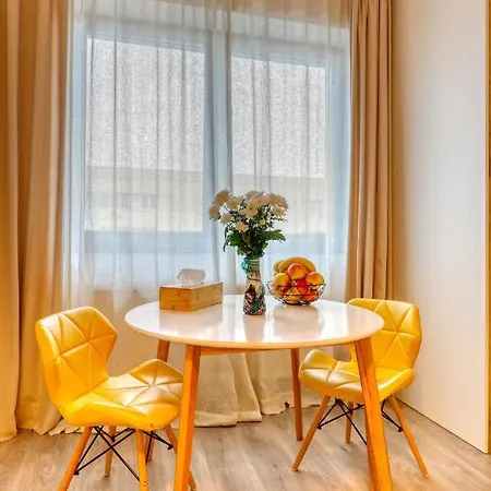 Relaxation Station: Cozy With Smart Features Near Ior Park Apartment *