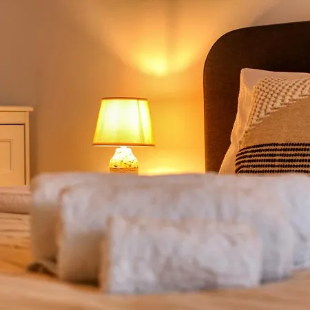 Relaxation Station - My Charming, Cosy&inviting - Smart Thermostat - Private Parking - Ior Park - Long Term Price Cuts Daire