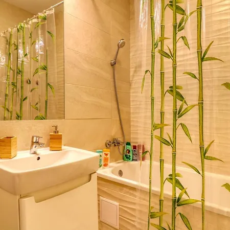 Apartment Relaxation Station: Cozy With Smart Features Near Ior Park