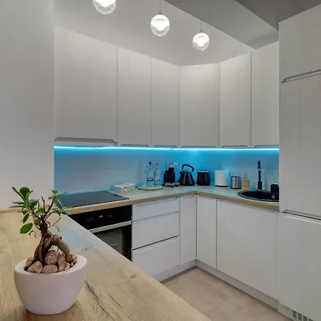 Relaxation Station: Cozy With Smart Features Near Ior Park *