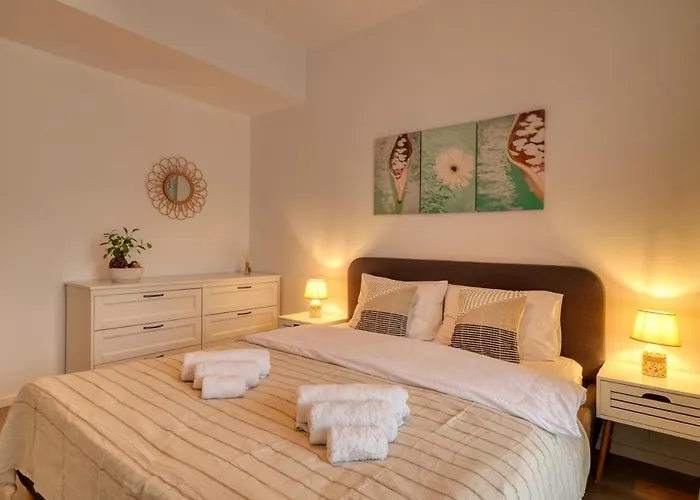 Relaxation Station - My Charming, Cosy&inviting - Smart Thermostat - Private Parking - Ior Park - Long Term Price Cuts *