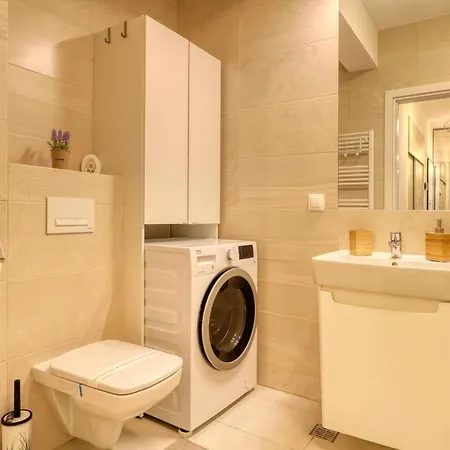 Апартаменты Relaxation Station - My Charming, Cosy&inviting - Smart Thermostat - Private Parking - Ior Park - Long Term Price Cuts *