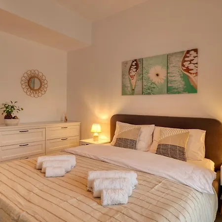 Relaxation Station - My Charming, Cosy&inviting - Smart Thermostat - Private Parking - Ior Park - Long Term Price Cuts *